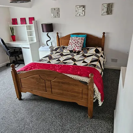 Double Close To Headingley Stadium Guest house *