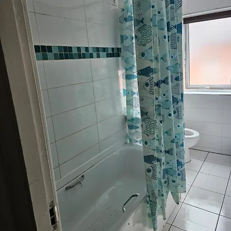 Double Close To Headingley Stadium 招待所