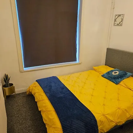 Double Close To Headingley Stadium * Leeds (West Yorkshire)