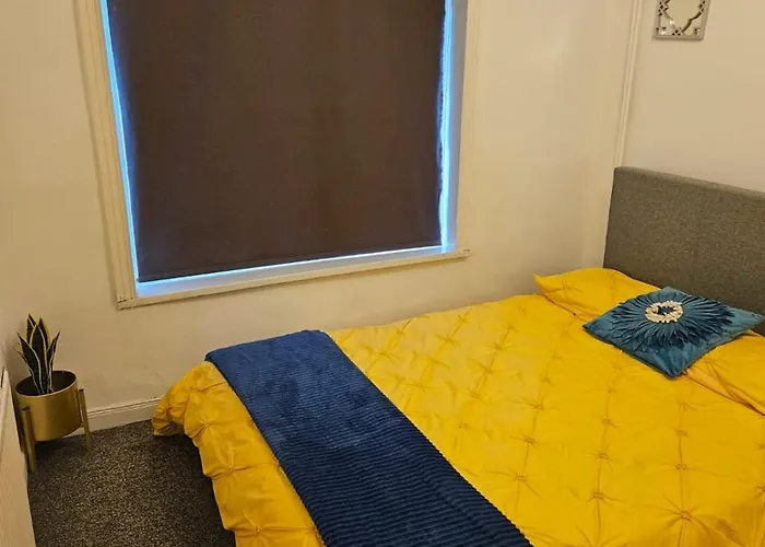 Double Close To Headingley Stadium * Leeds (West Yorkshire)